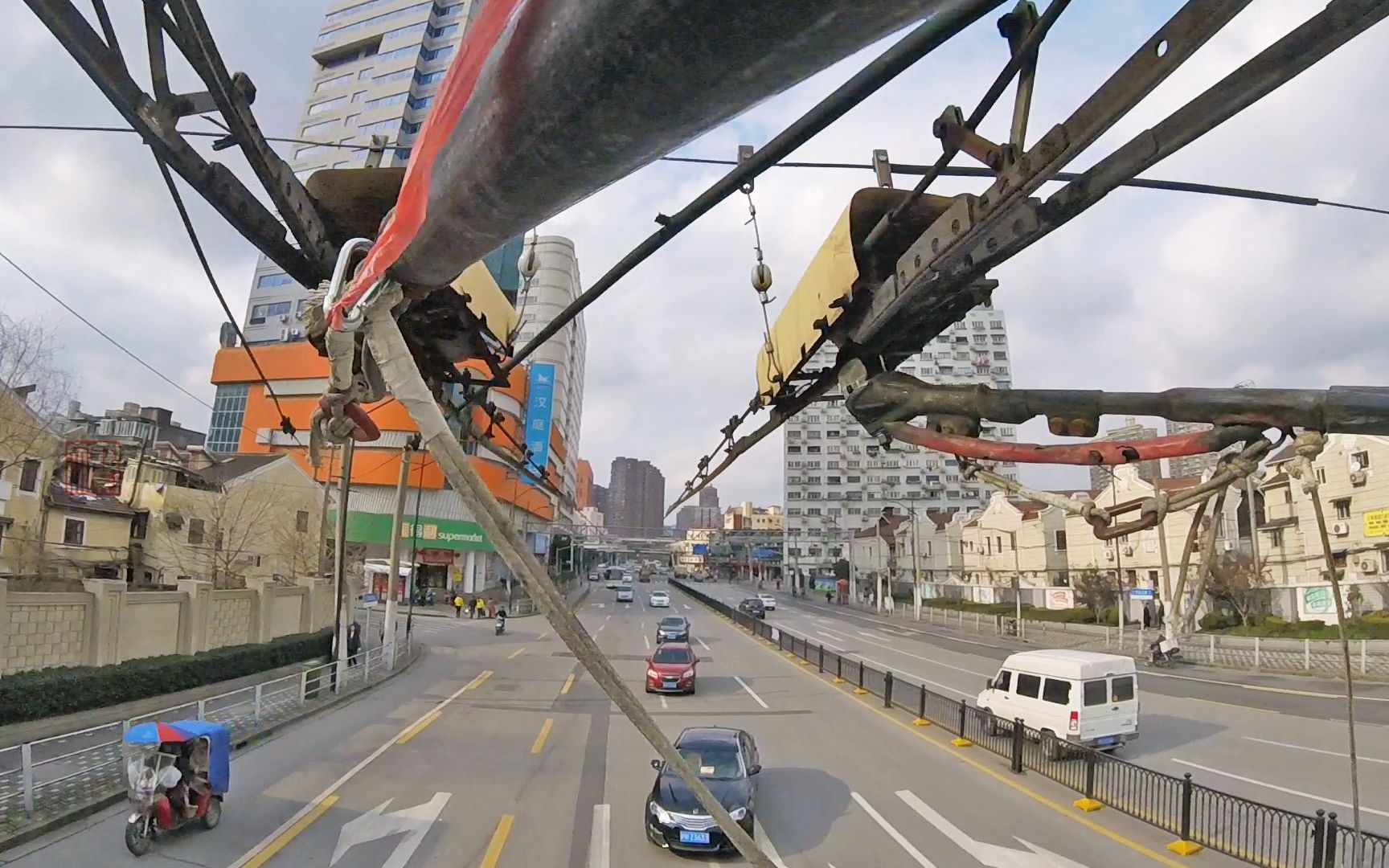 【平行线】 e05 集电杆视角 上海13路无轨电车 中山公园地铁站至提篮