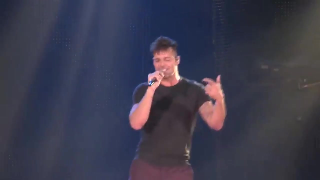 [图]【西语热单现场】Ricky Martin ft. Maluma - Vente Pa'Ca (EN VIVO DESDE LONDRES)