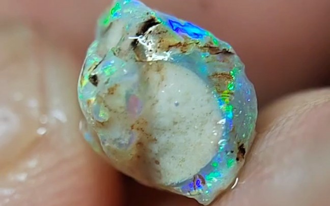 水晶欧泊从原石到粗磨(砂纸搓)