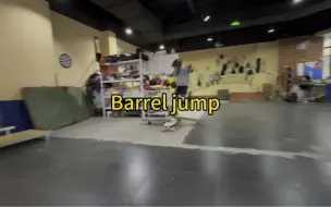 Download Video: Barrel jump，一个很恐怖的滑板动作