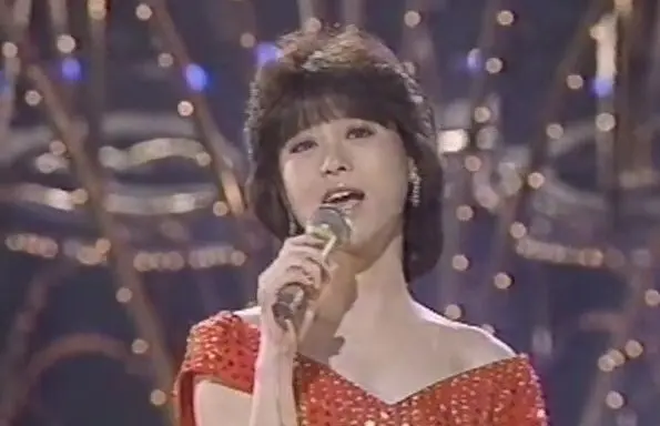 ❤欢迎关注我❤松田聖子さん風立ちぬ1981年__FNS歌谣祭1981.12.26_哔哩 