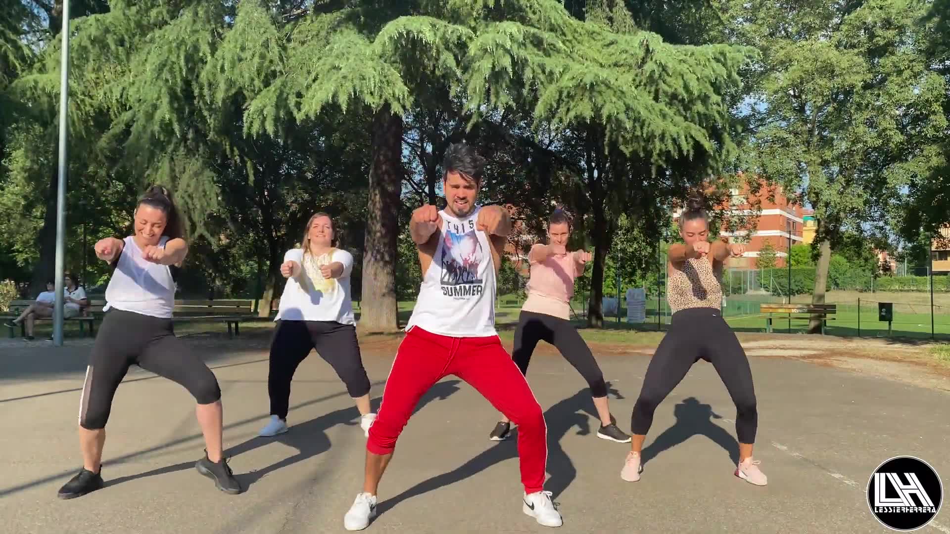 最新最in的zumba尊巴健身舞 与您在一起 fútbol y rumba 会跳伦巴舞