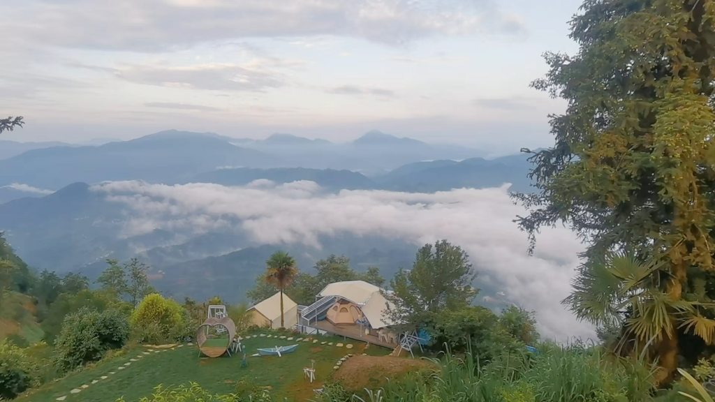 茨竹坝云海,竹境云屋观赏处,避暑圣地,观山观云海.