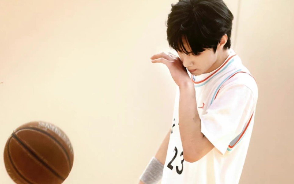 刘耀文篮球偶像是谁图片