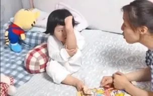 Download Video: 【没见过的丸】杂技丸｜飞飞亲亲丸｜认真学习的奶音小丸子｜爷爷yaya～～｜翘边睡袋丸