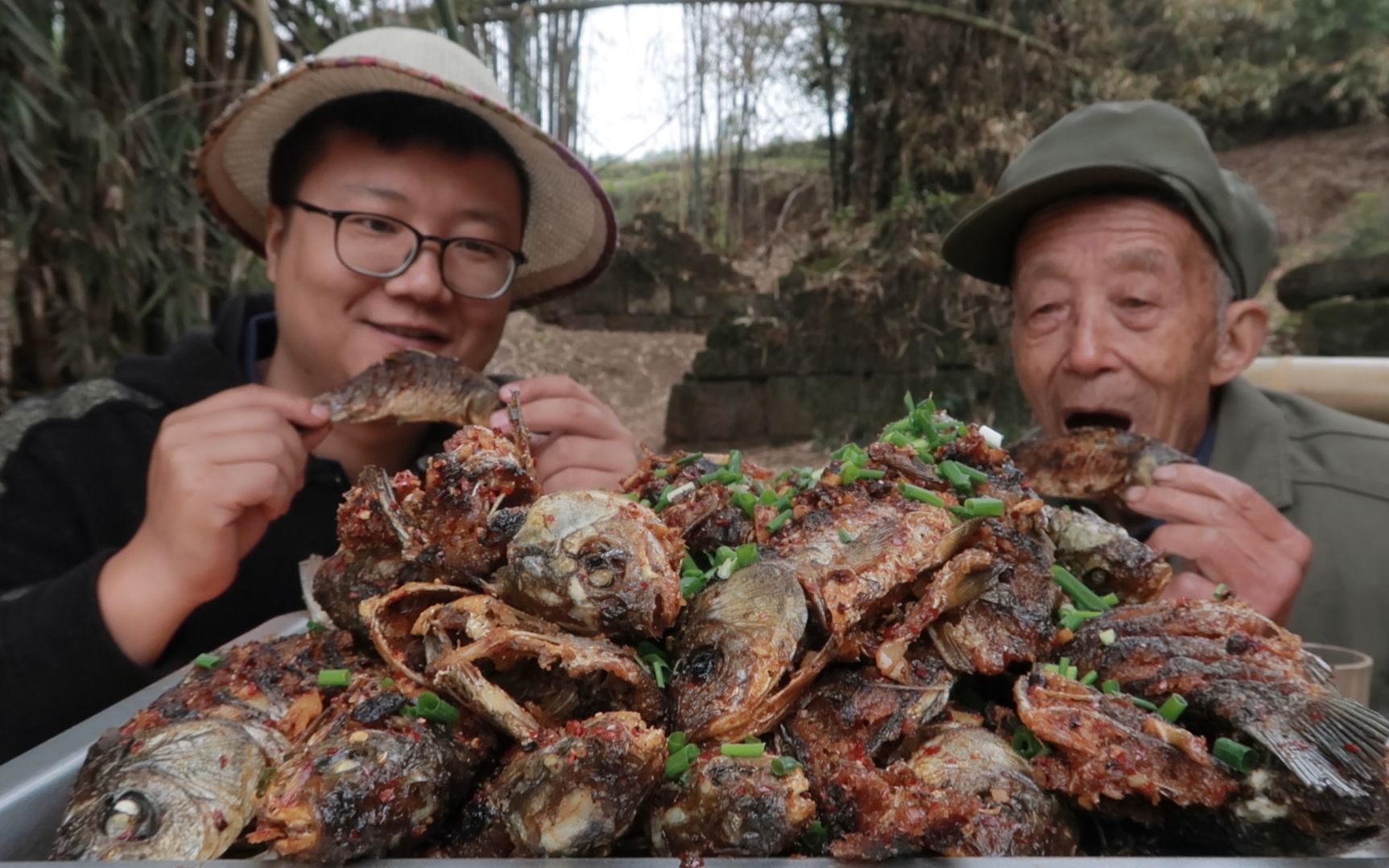 五斤土鲫鱼,做一份“豆豉鲫鱼”鱼刺酥脆,不吐骨头,一口一条哔哩哔哩bilibili