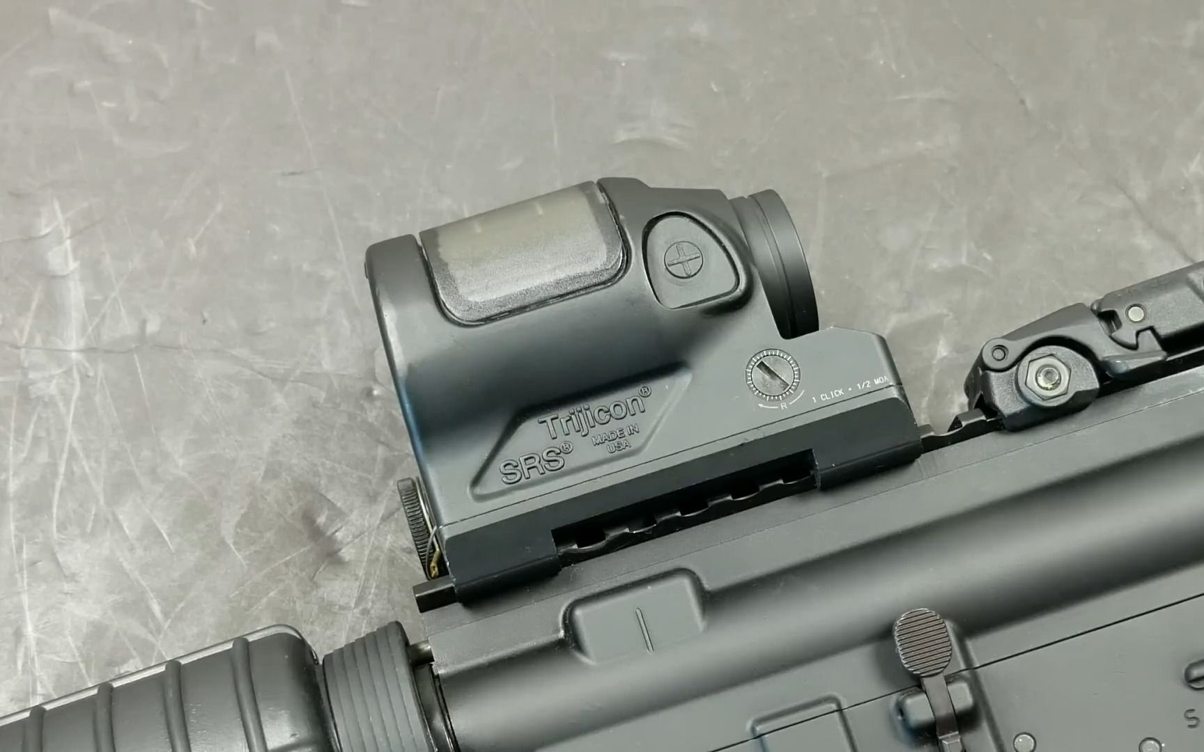 trijicon的秘密耻辱:srs红点瞄准镜