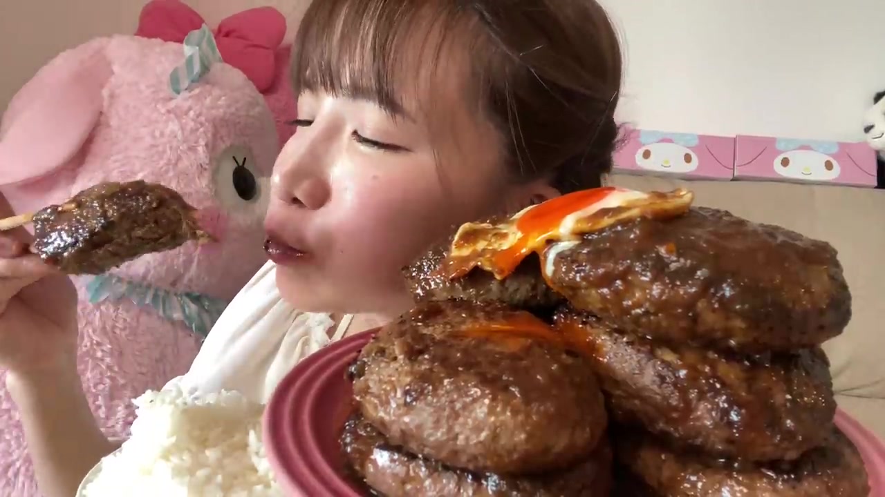 【大胃王】肉汁满满的汉堡肉饼【萌梓】_哔哩哔哩 (゜-゜)つロ 干杯