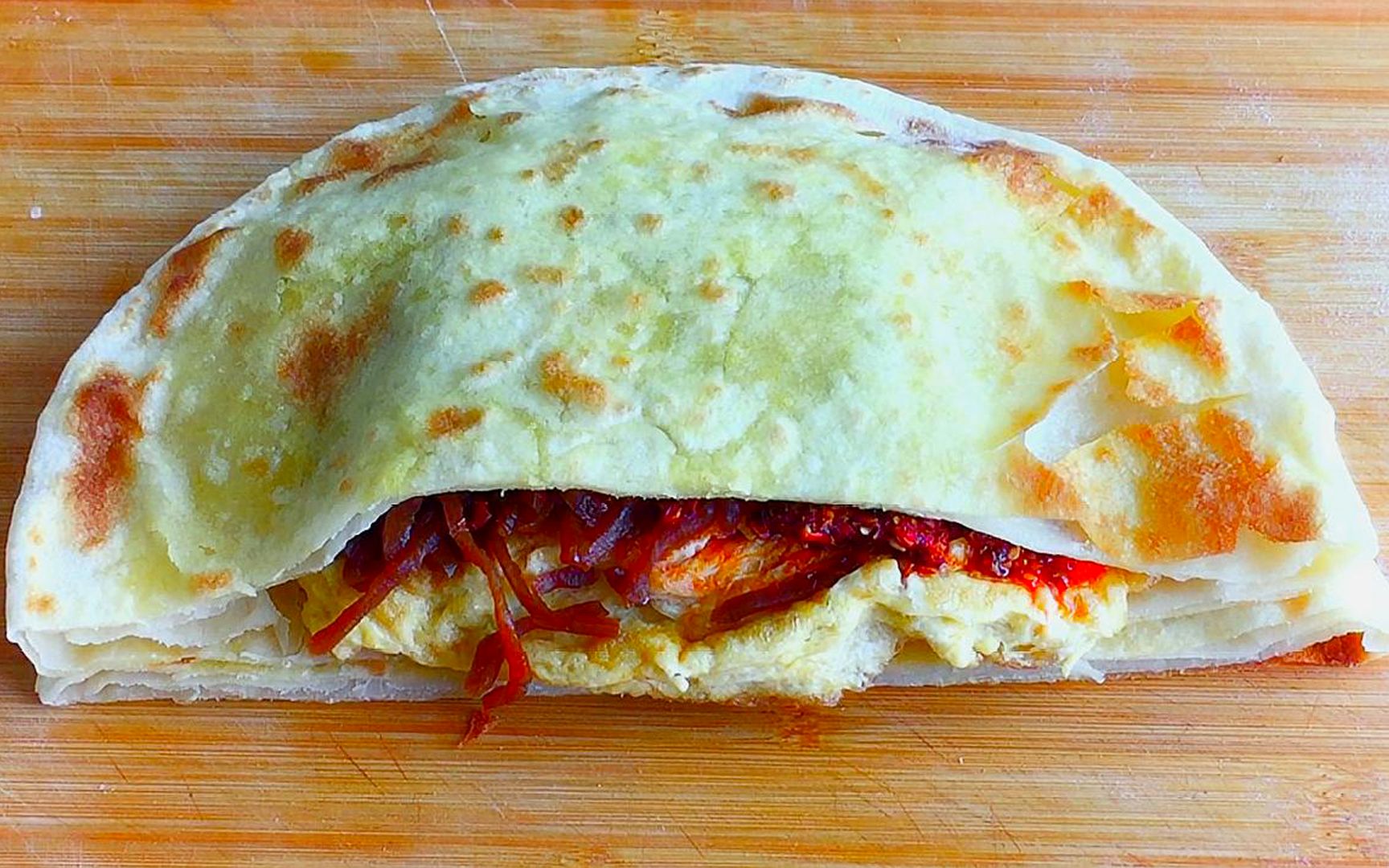 大饼鸡蛋,早点摊卖6元一套,三丰教你在家做,好吃还营养 【三丰美食】