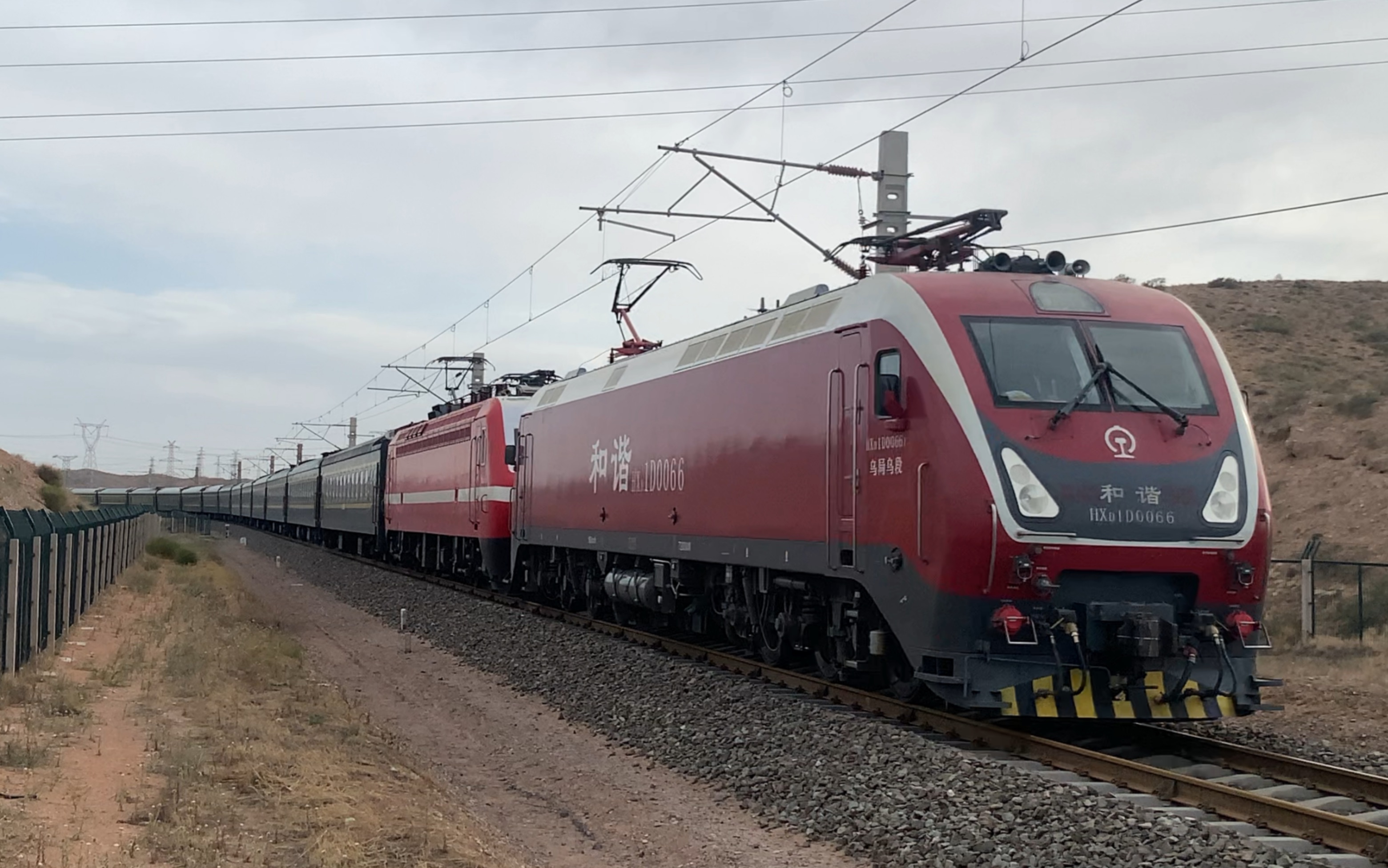 「包兰铁路」异性双机hxd1d ss7e牵引客车k360次青铜峡一道发车