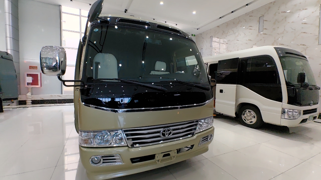 7座丰田考斯特商旅版加装卫生间和床