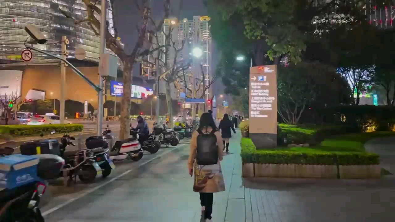 打卡夏日美好生活旅行中的一个美丽瞬间街头随拍 路人视角抓拍瞬间-16