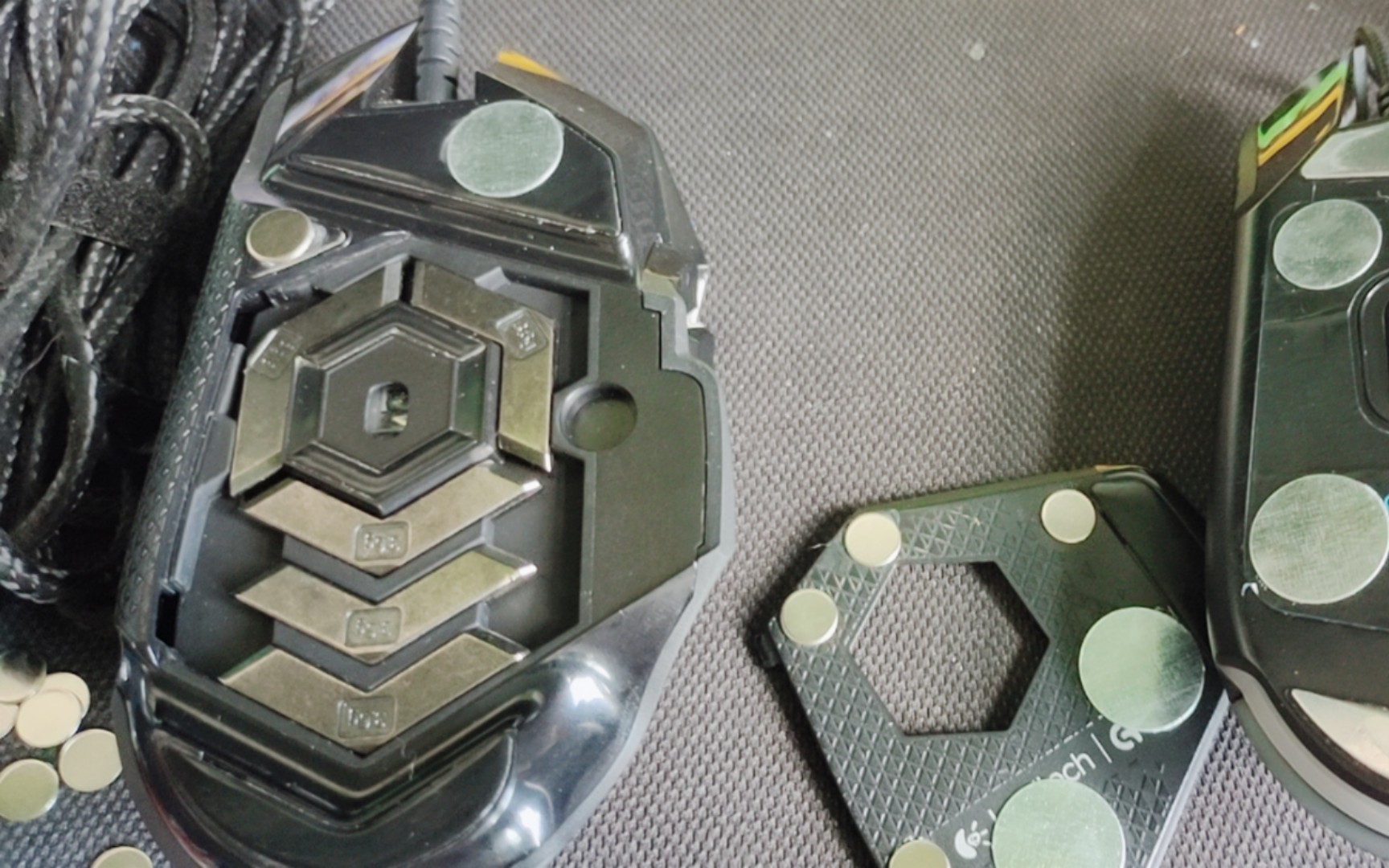 习武之人专用重型武器满配加不锈钢脚贴增重罗技g502和魔改华硕战刃二