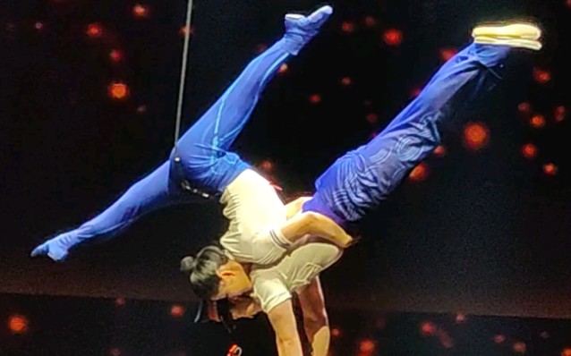 铁路杂技荟《哥哥的奖章～对手技巧》,中国铁路文工团曲艺杂技团