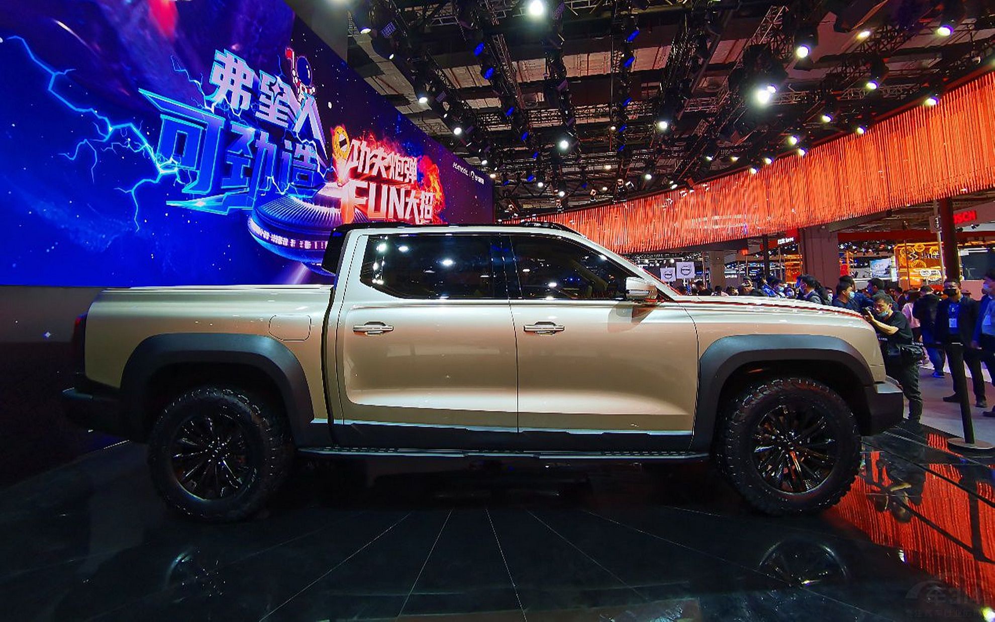 重新定义高端皮卡!x炮正式登场,3.0t带空气悬架,车标真不好看