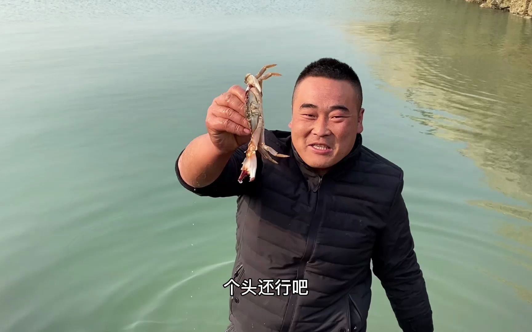 二强赶海,抓到好多石头蟹,现在我帮你们踩好点,旅游记得找我哦_哔哩