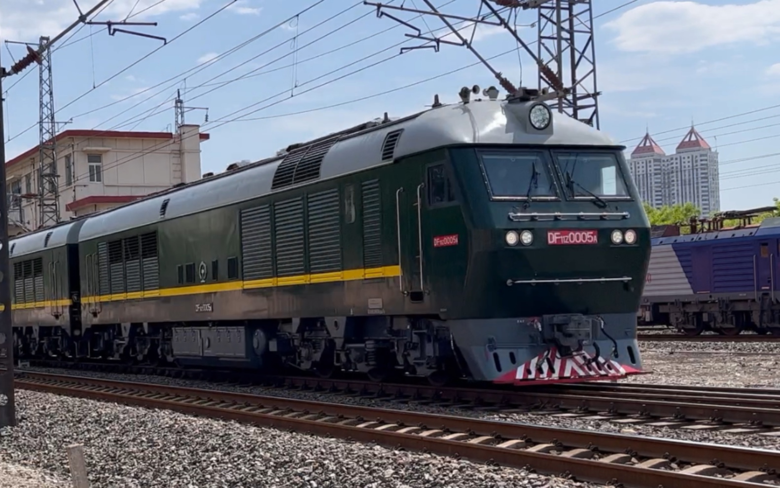 水表车df11z0005号牵引t58次通过天津北站