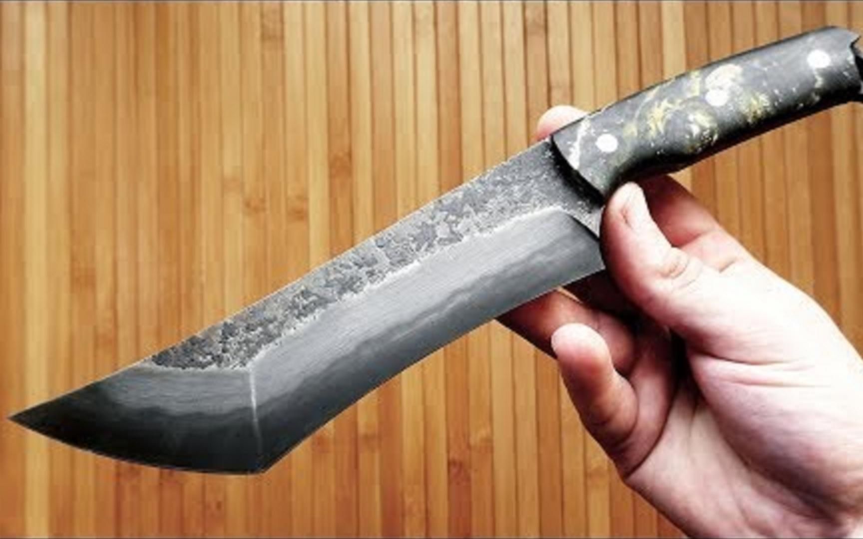 月薪3万的制刀匠,打造出来的极品钨钢刀,观看表面就觉得很霸气