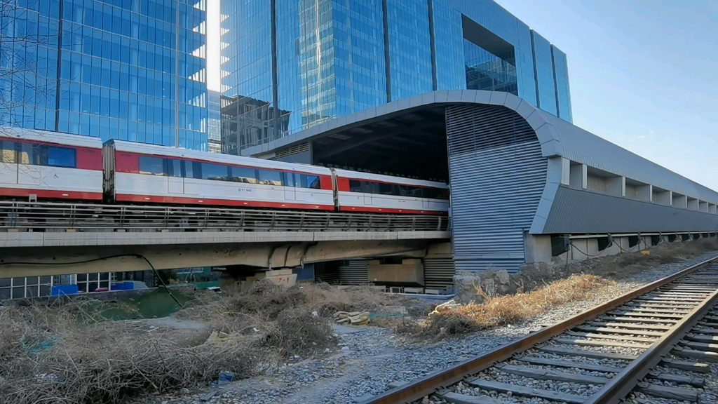 近距离拍摄s1线列车进出金安桥站_哔哩哔哩_bilibili