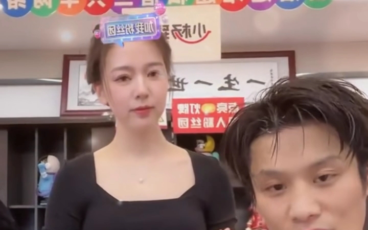 大杨哥带小黄浪漫骑车,没想到大杨嫂突然出现