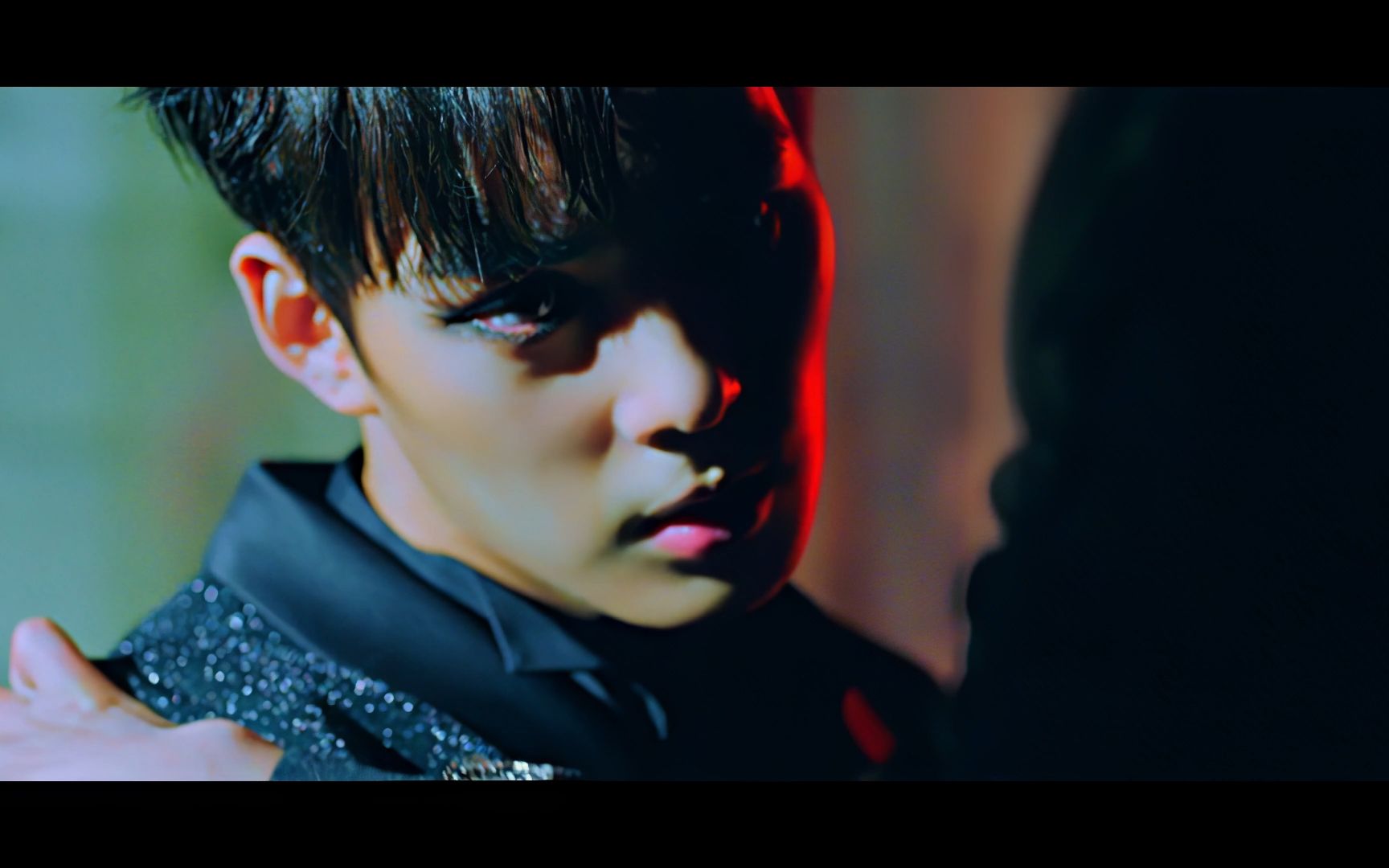 [图]CROSS GENE - Black or White MV 彼岸4K加强版