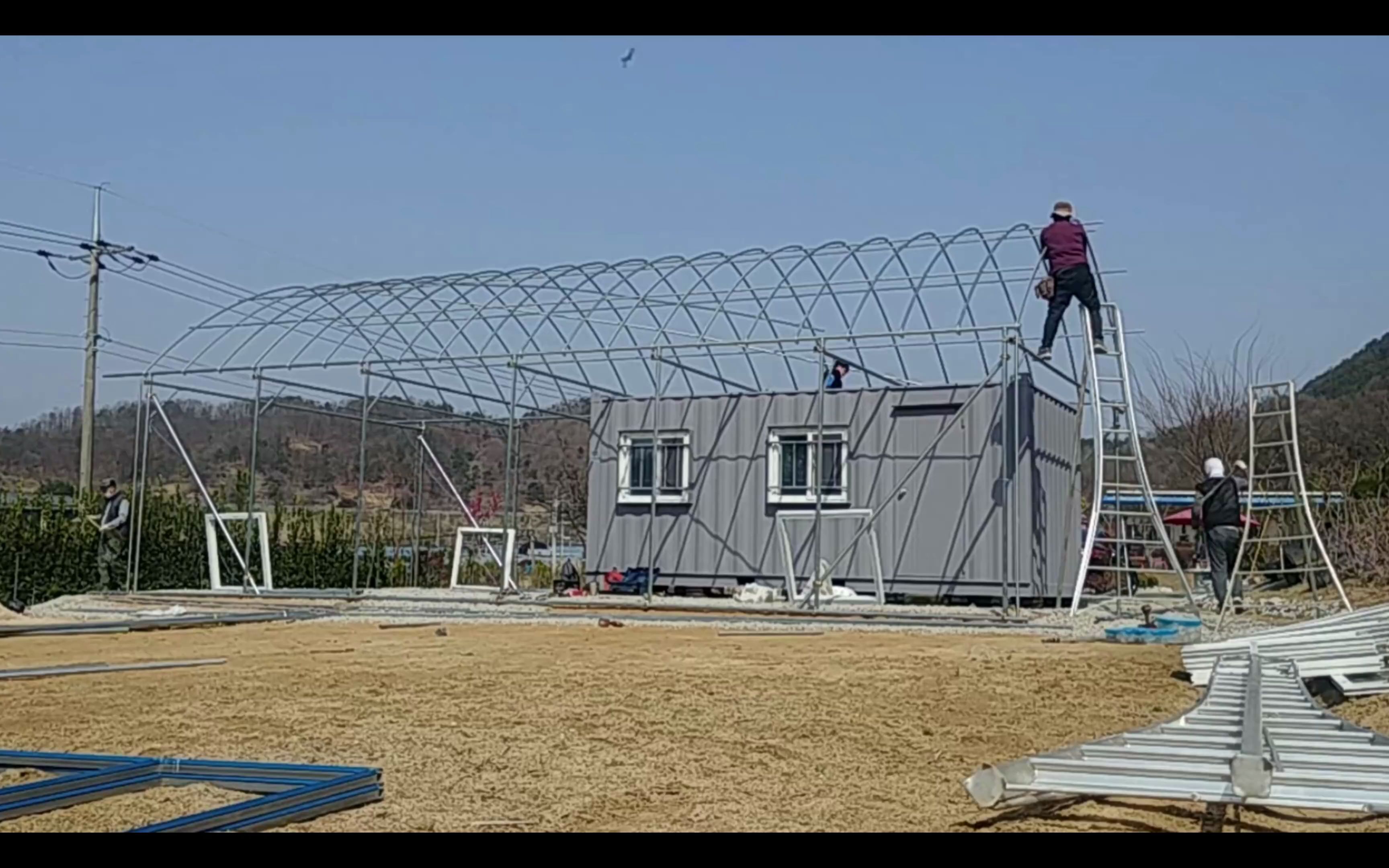 家庭园艺温室大棚建造全过程,简易薄膜大棚建设教程哔哩哔哩bilibili