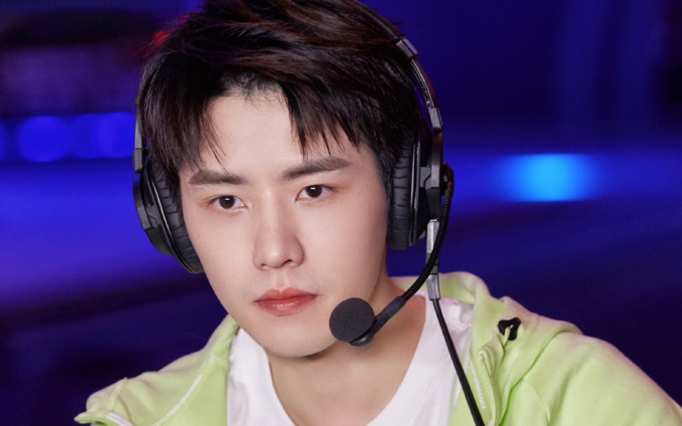 任豪电竞男主用脸杀人