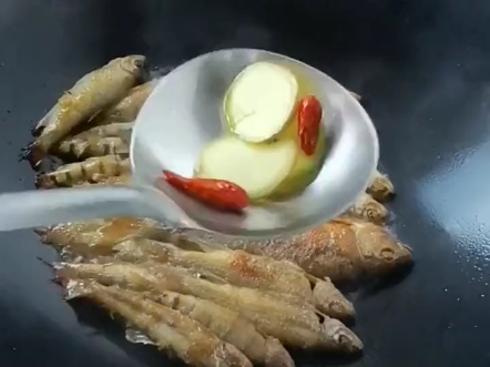 怎么做小鱼豆腐汤?