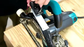 台钻加装激光定位attach A Diy Laser Marker To The Pillar Drill 自作 ラインレーザーをボール盤に装着 哔哩哔哩 Bilibili