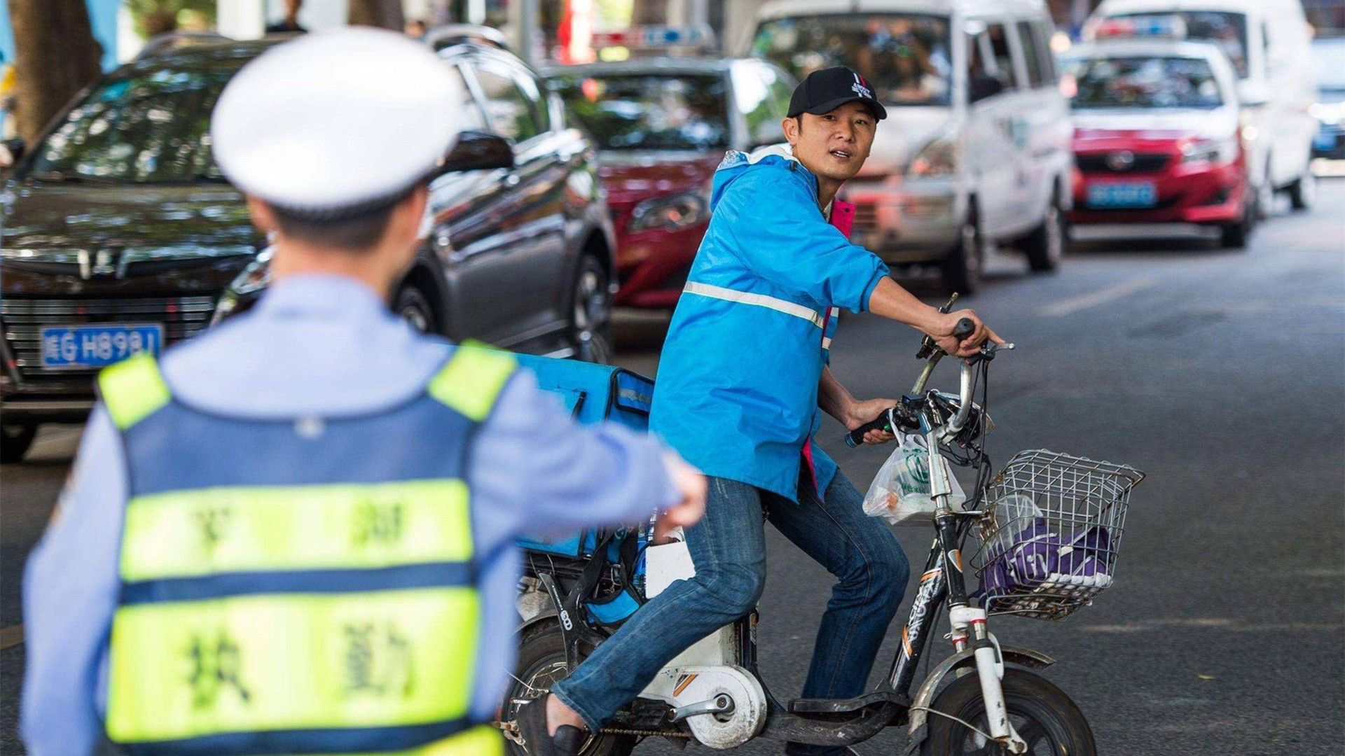 交警:电动车将被严查?一旦出现这几种行为?可能会被扣车?哔哩哔哩bilibili