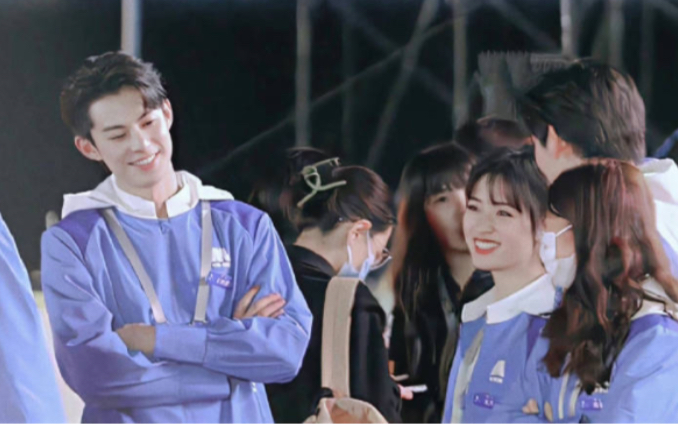 [棣月系x王鹤棣x沈月]这个世界乱糟糟的,而你干干净净,可以悬在我的心