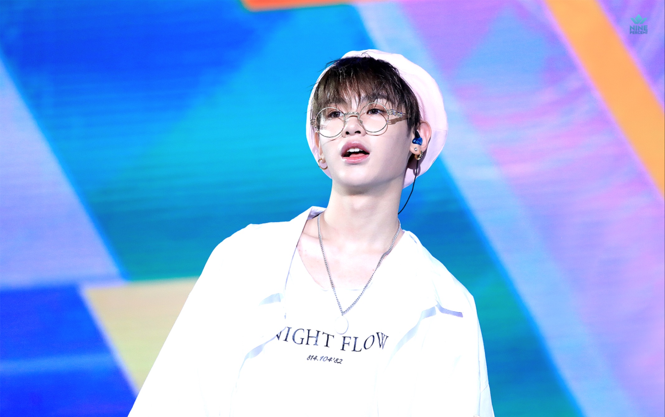 【justin黄明昊生日直播cut】"有没有跟九个人联系,我今天还跟长靖打