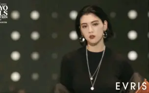 Descargar video: 三吉彩花走秀，这颜值身材真的没的说！