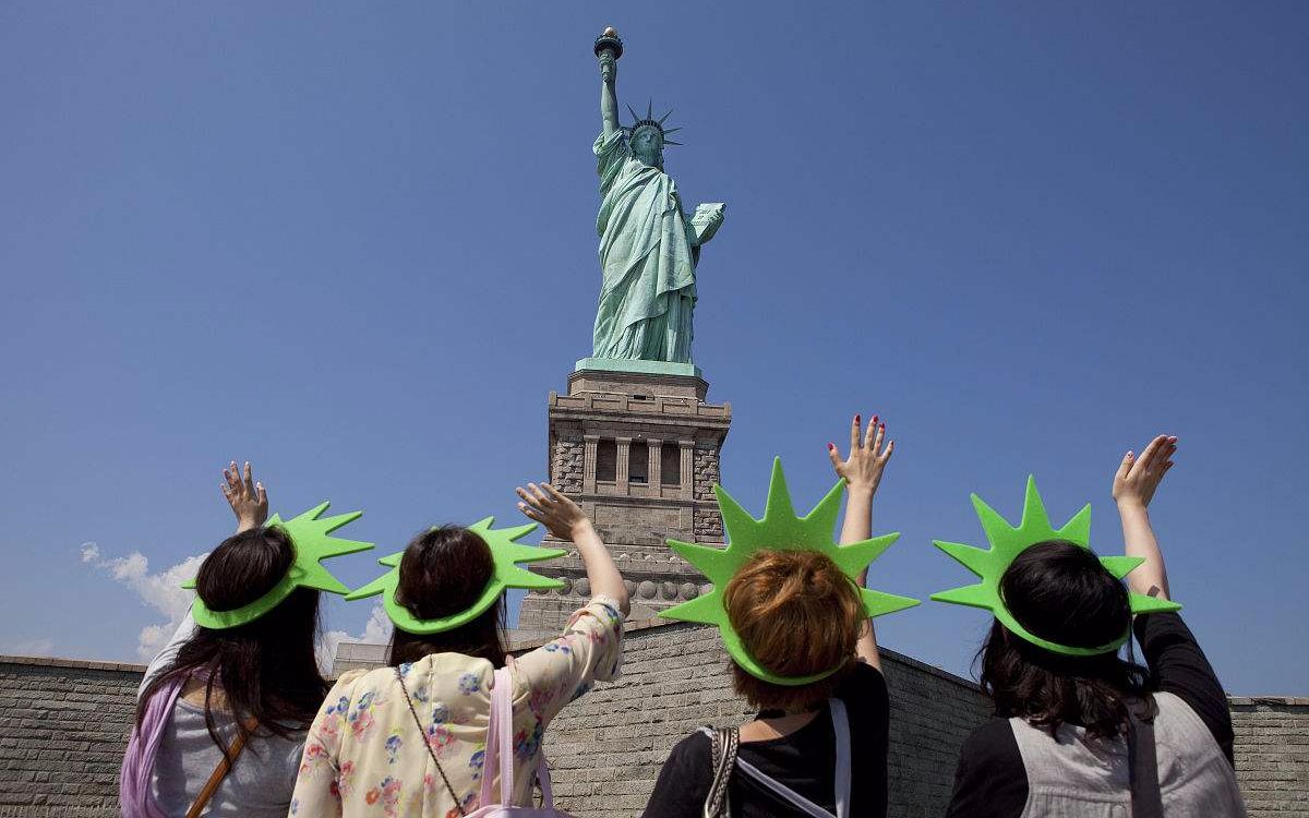 纽约自由女神像合影图片