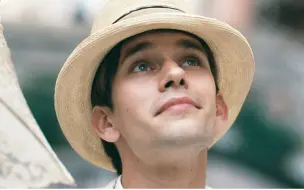 Descargar video: 【Ben Whishaw 个人混剪】你的眼神