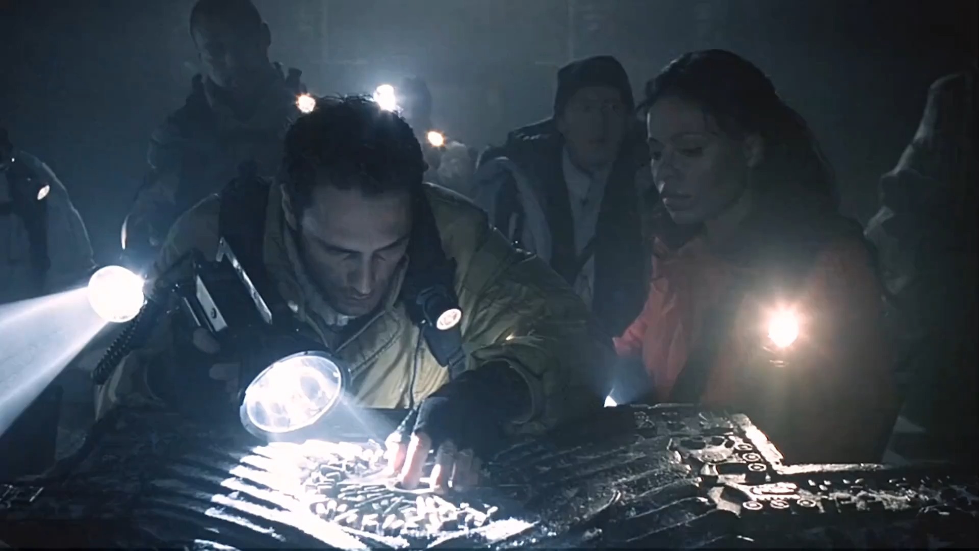 第1集|铁血战士来地球猎杀异形,却被人类中途打乱