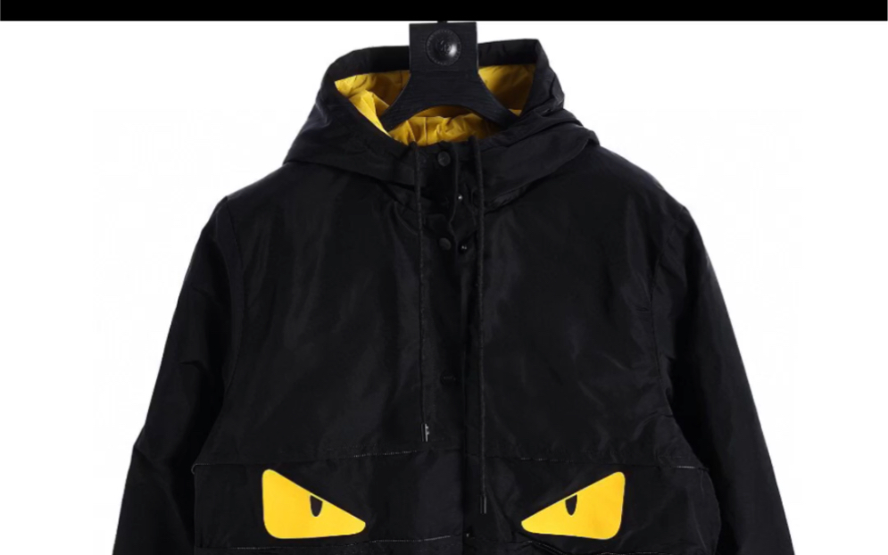 终于找到高仿fendi芬迪小怪兽胶皮眼睛连帽棉服外套