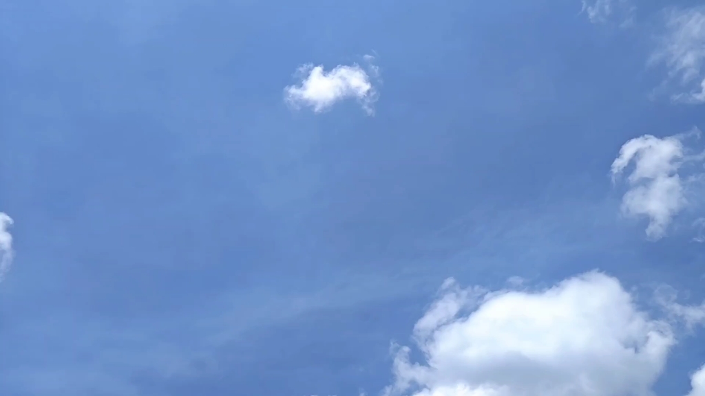 晓看天色,暮看云.行也思君,坐也思君.