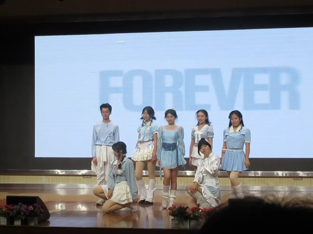 【20241226】银川一中英语周话剧开幕表演【forever】哔哩哔哩bilibili