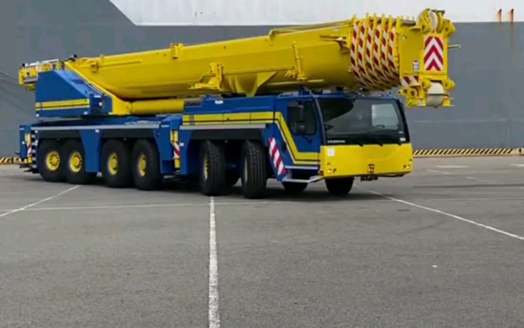 利勃海尔ltm 1300-6.2起重机【月星起重】