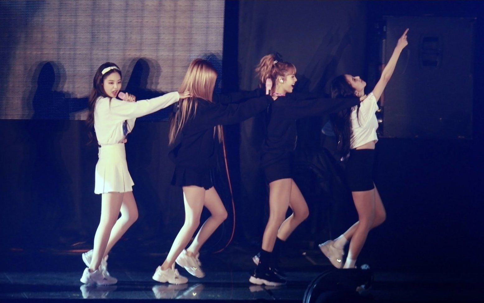 【blackpink丨搞笑乱剪】粉墨全员跟着小秀踏上可爱(sha diao)之路