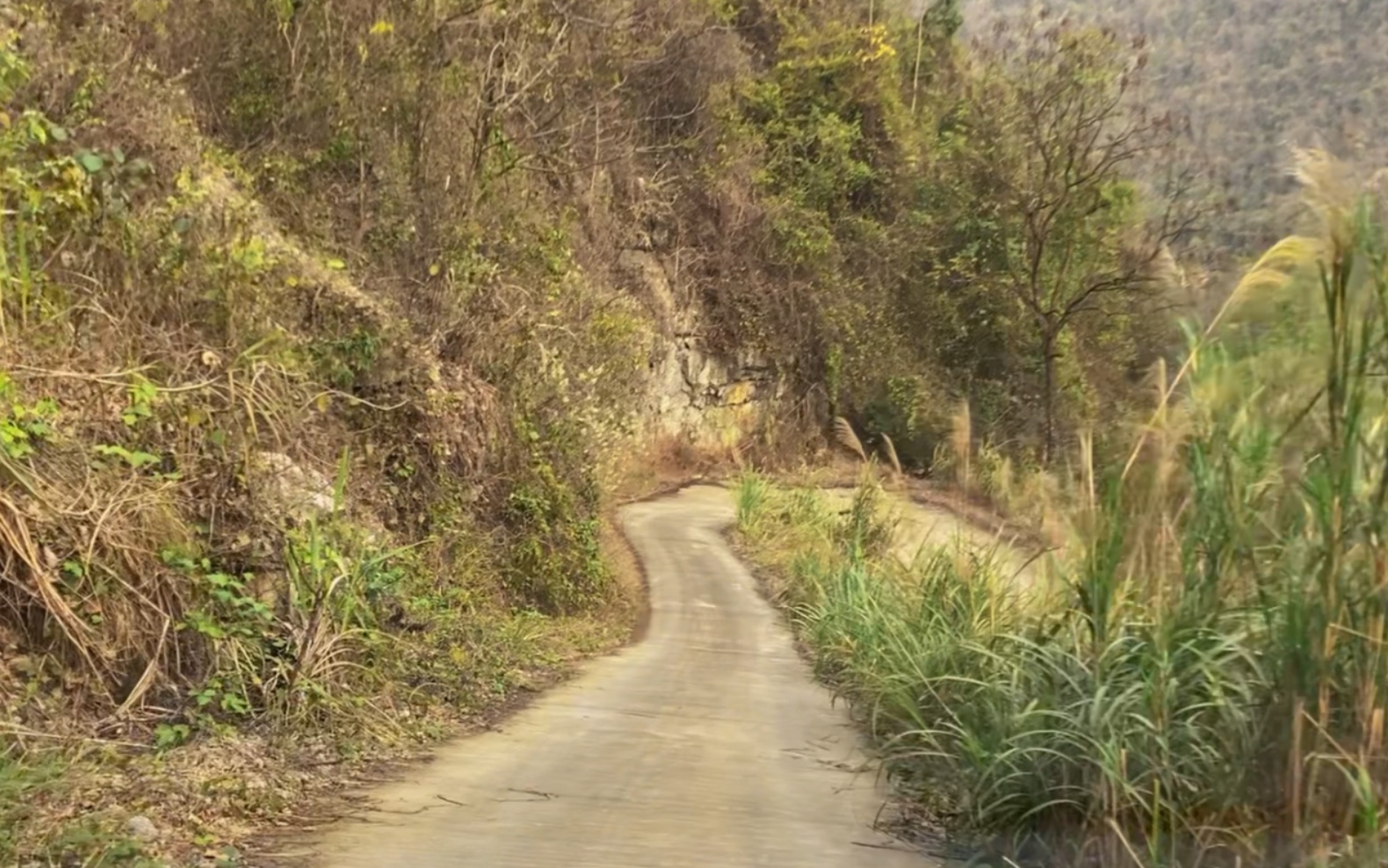 连续八九个急弯陡坡的山路,谁想来挑战?