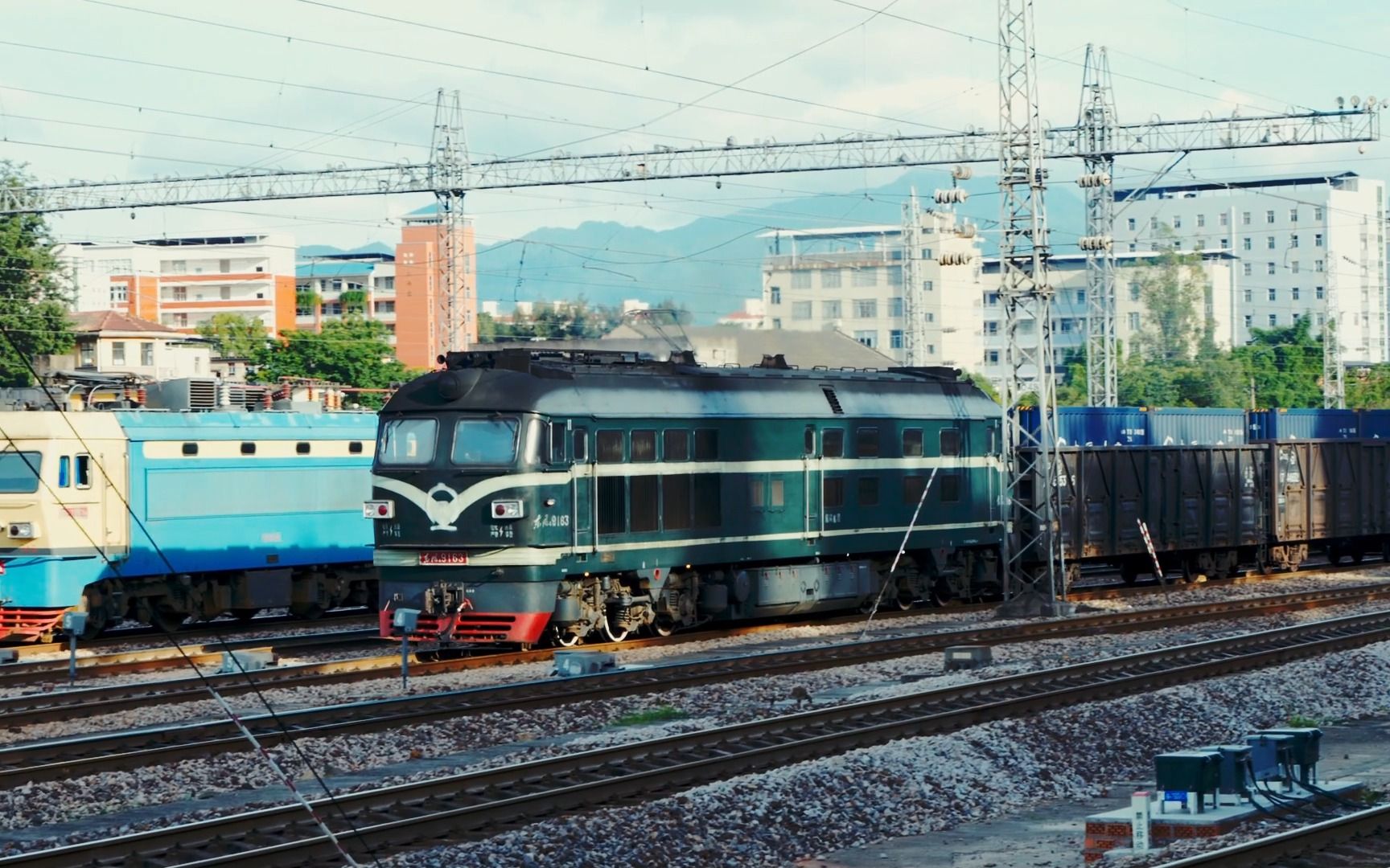 鹰厦铁路东风4b货列离开漳平站,基太方向