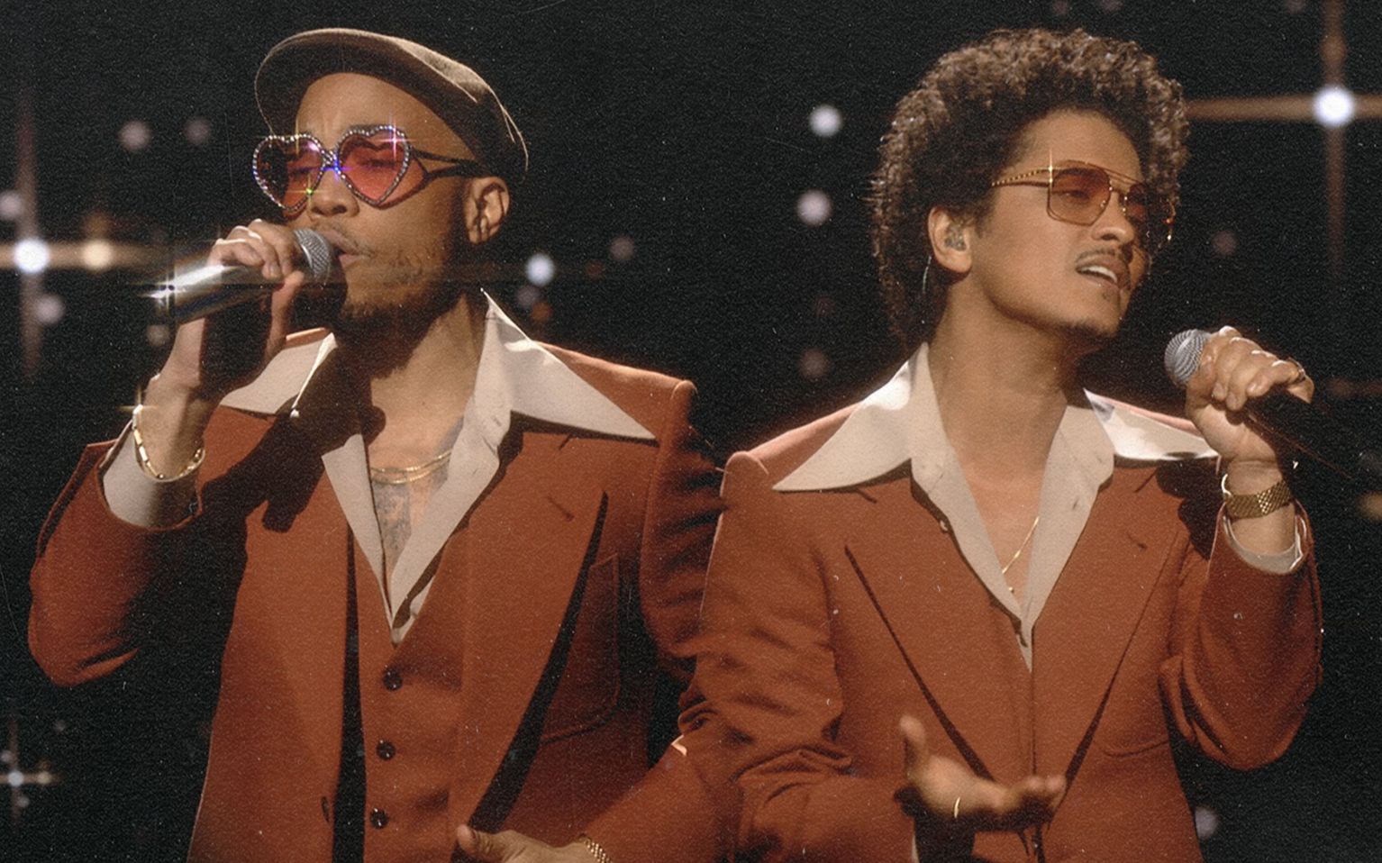 brunomarsandersonpaaksilksonicleavethedooropenofficialvideo