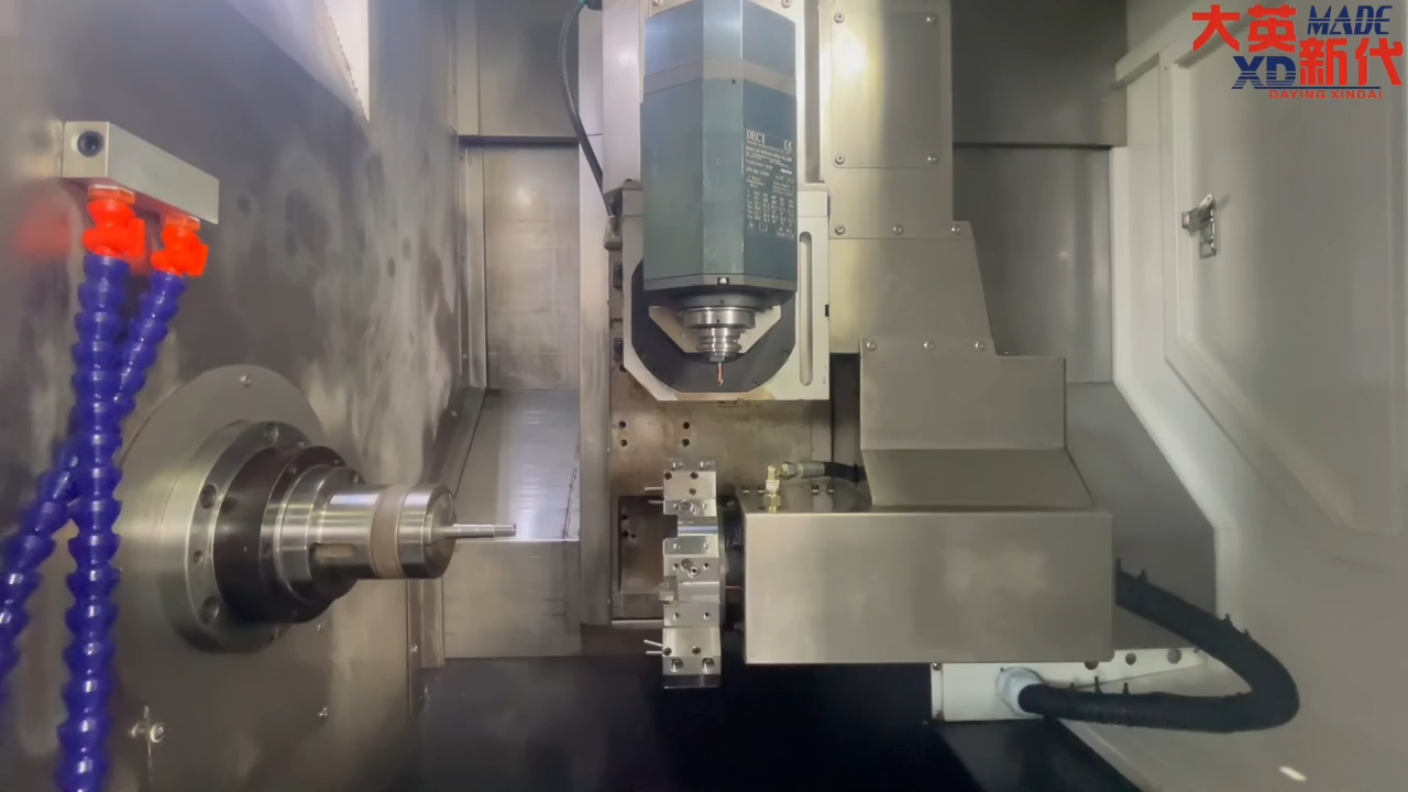 大英新代数控车床摇摆头 功能强大!