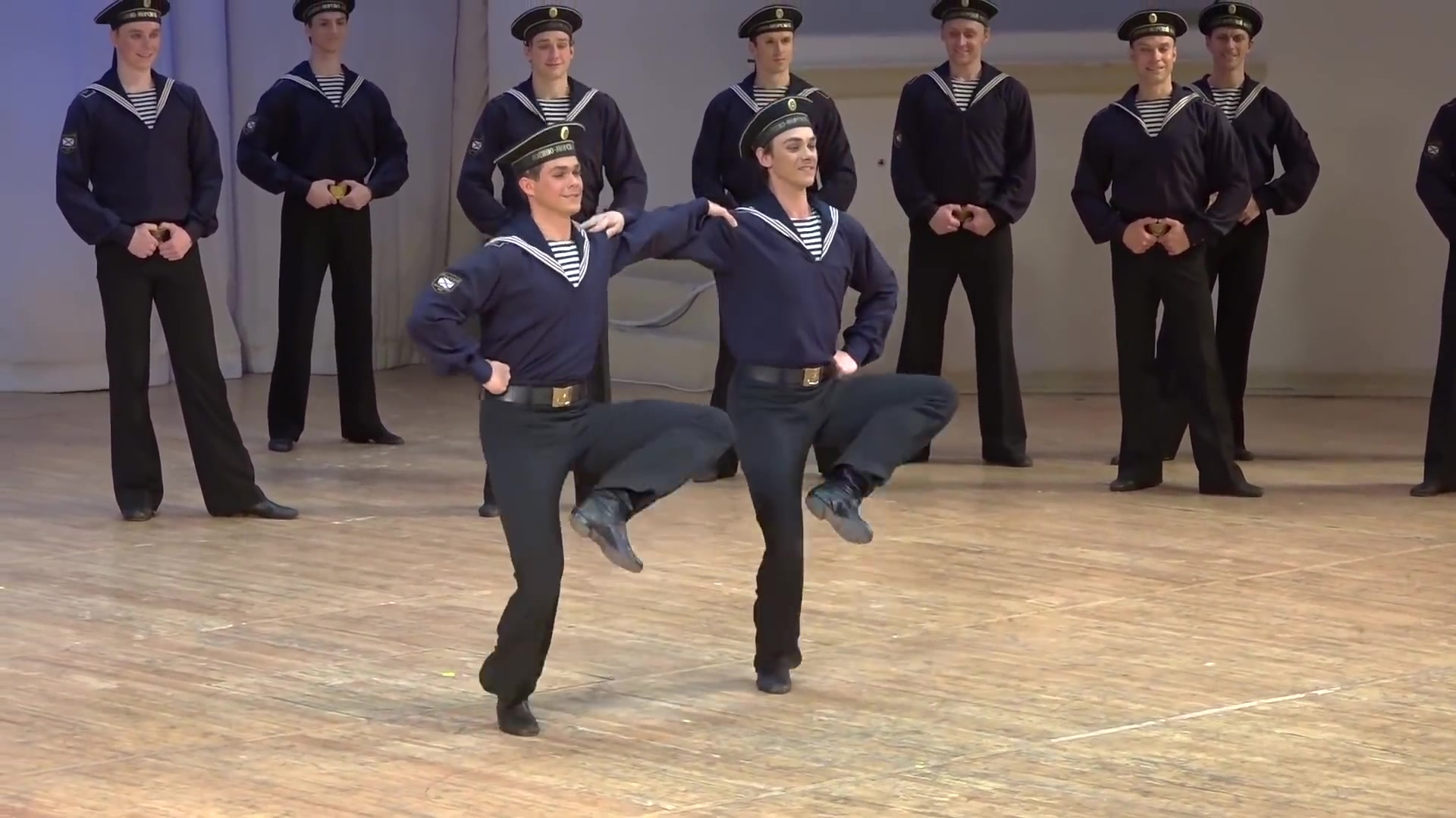苏联军官跳舞图片