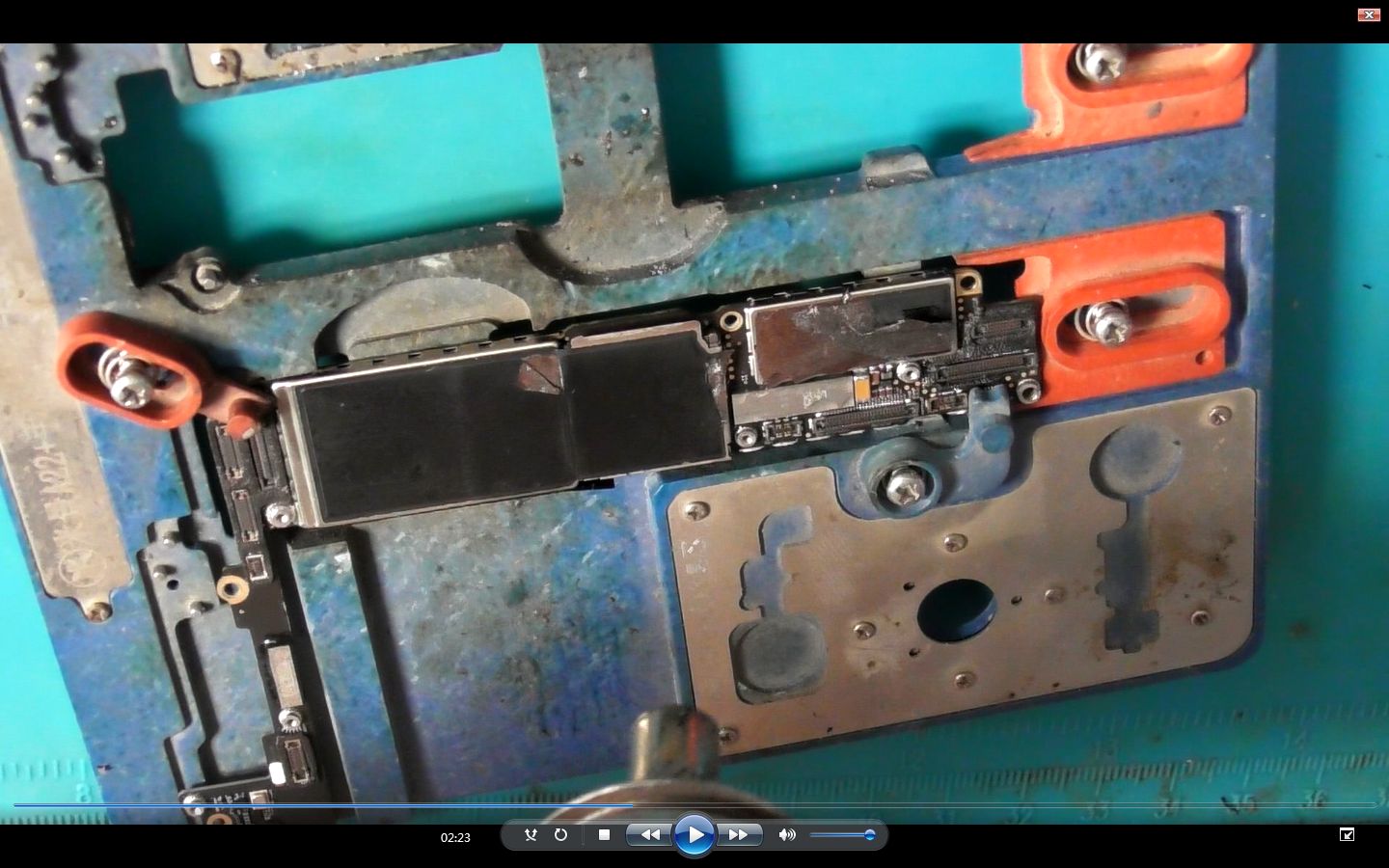 iphone8plus不开机,网友自己修主板,鬼门关口走一圈