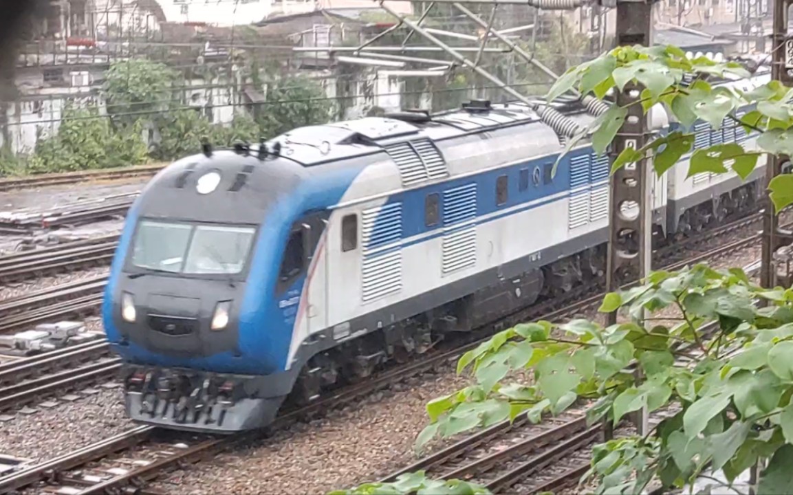 [中国铁路]df11g 0171 0165牵引k511次列车出广州站