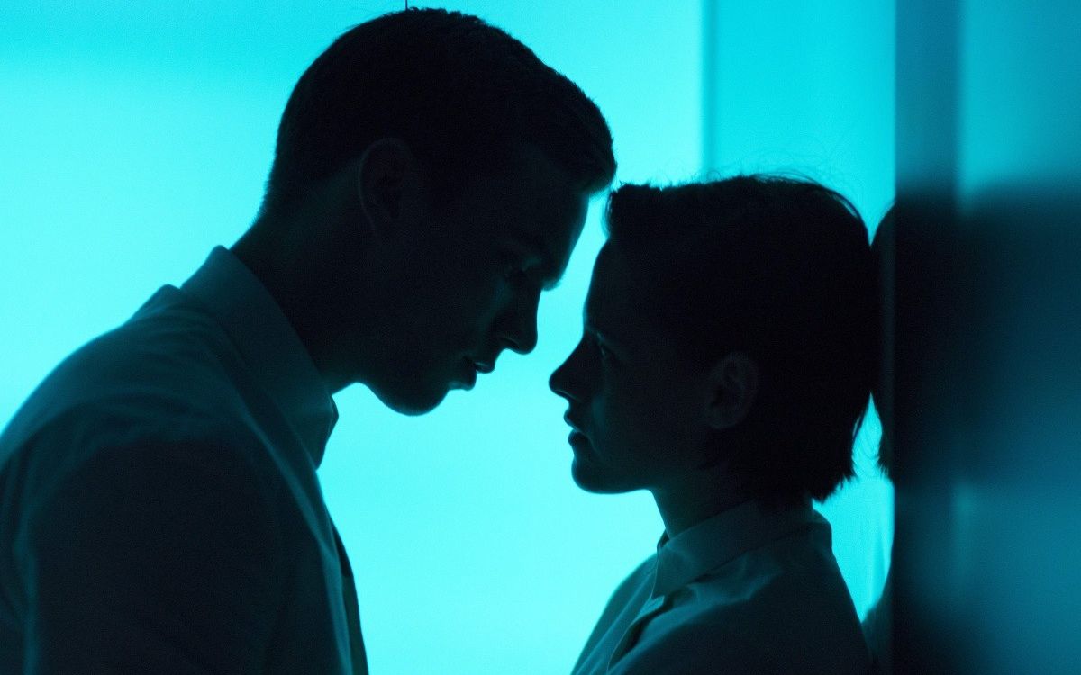 [图]【KristenStewart】 Equals（《同等族群》）首款官方预告片