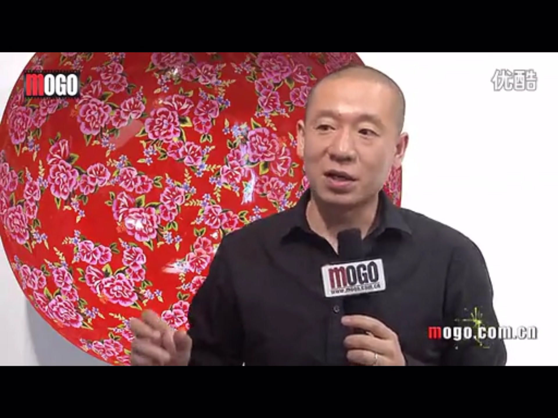 《mogo潮流》二手玫瑰乐队 梁龙《红配绿》个展报道